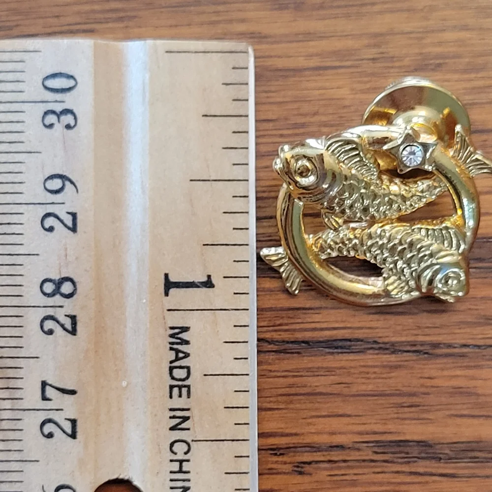 Vintage (?) Pisces Tie Tack ~ Lapel Pin ~ Unisex ~ 2 Fish ~ Gold Tone ~ FINAL!